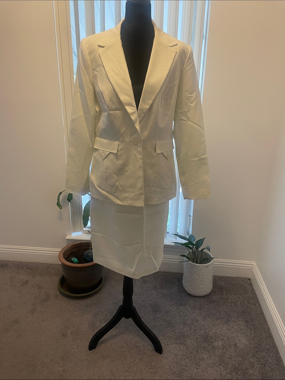 Larry Levine 3 Piece Suit with Pants,Skirt and Cream Single-Button Blazer.